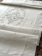 Frans huishoudlinnen. Prachtig oud laken van linnen/métis.