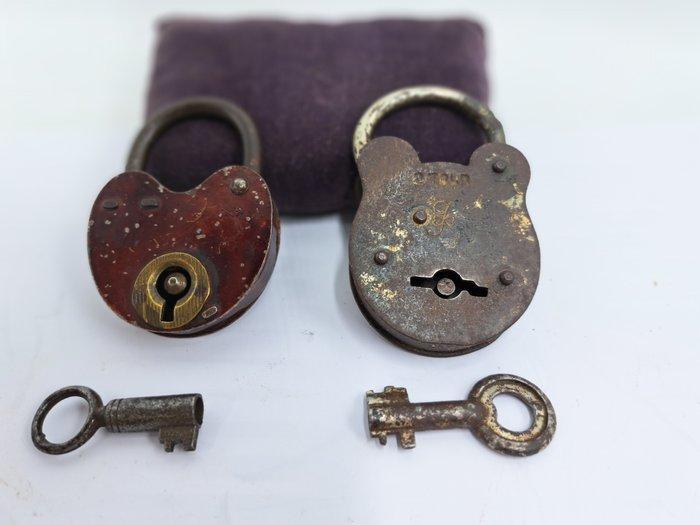 Met Sleutels - Hangslot (2) - Werkende Hangsloten, Antiek en Kunst, Antiek | Overige Antiek