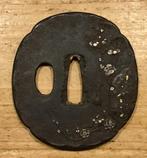 IJzeren tsuba met afbeelding van pruimenbloesem - IJzer,, Antiek en Kunst