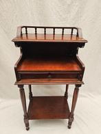 Bijzettafel - Victoriaanse Revival Bijzettafel met