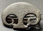 Romain antique Bronze Broche élégante en forme de Pelta, Antiek en Kunst