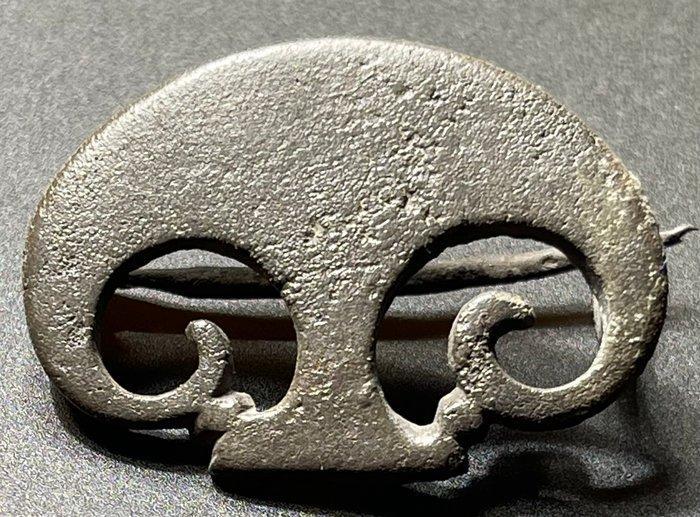 Romain antique Bronze Broche élégante en forme de Pelta, Antiek en Kunst, Antiek | Overige Antiek