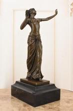 Preifs - Beeld, Salomé – Bronzen beeld, marmer – 36,4 cm -