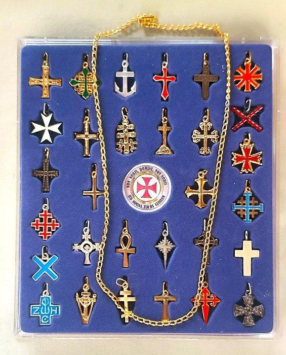 Themacollectie - Grote verzameling van 30 universele kruisen, Antiek en Kunst, Antiek | Speelgoed