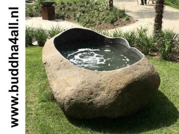 Riviersteen hottub voor tuin of badkamer. Jacuzzi of ligbad beschikbaar voor biedingen