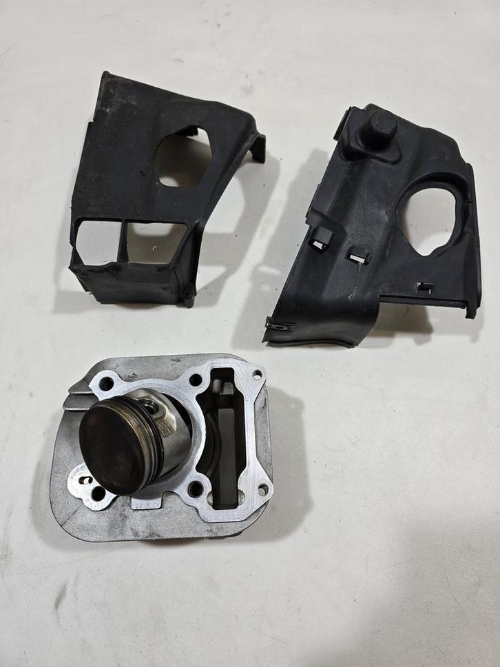 Piaggio 125 cc Leader 4t / Cilinder met zuiger en koelkappen, Fietsen en Brommers, Brommeronderdelen | Scooters, Cilinder, Overige merken