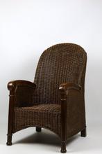 Fauteuil - fauteuil gemaakt van gevlochten riet en afgewerkt, Antiquités & Art, Curiosités & Brocante