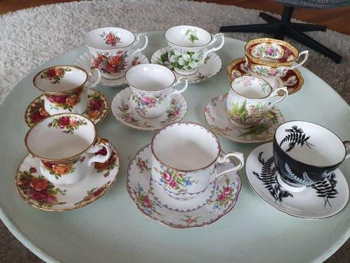 Royal Albert - Kop en schotel (9) - Diversen themas -, Antiek en Kunst, Antiek | Meubels | Tafels