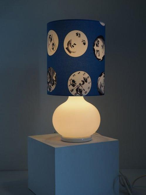 Vintage opaline glass table lamp/shadow Fornasetti fabric -, Antiek en Kunst, Antiek | Meubels | Stoelen en Sofa's