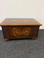 Kist - Hout - Antieke kist 1735