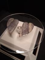 Natural Fluorite - bicolor - pair of leaves - 75 ct - handca, Verzenden