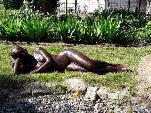 Liggende, naakte dame- vrouw in brons., Jardin & Terrasse, Statues de jardin