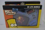 Nintendo DS Lite Bundle - The Simpons Video Game, Games en Spelcomputers, Spelcomputers | Nintendo 2DS en 3DS, Nieuw