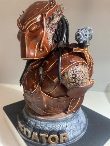 Predator Sculpted figure - handpainted - (21x14x16cm) -