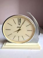 Kabinet klok - Vintage mechanical clock Molnija. Gagarin.