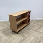 Tweedehands verrijdbare houten schoolkast, vv 1 legborden en, Gebruikt