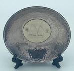 China. Silver Dish Bowl with 1934 Junk Dollar, Postzegels en Munten