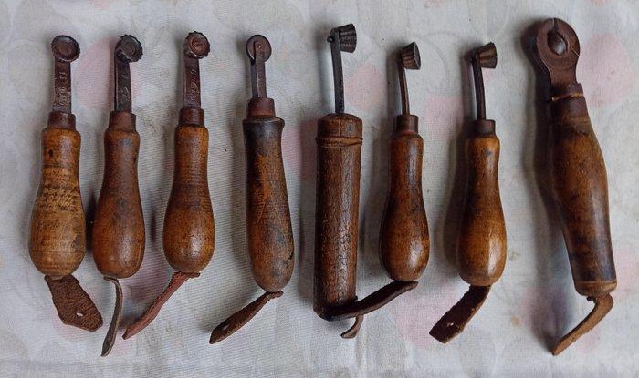 Werkgereedschap (99) - Schoenmakersgereedschapset -, Antiek en Kunst, Antiek | Wandborden en Tegels