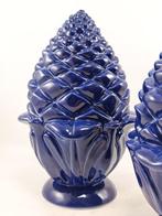 Decoratief ornament - Italië - Paar keramische dennenappels