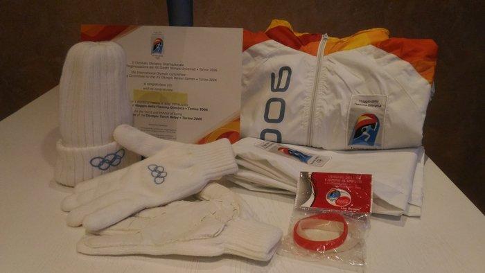 TORINO 2006 - XX WINTER OLYMPIC - TORCIA E ABBLIAMENTO, Verzamelen, Overige Verzamelen