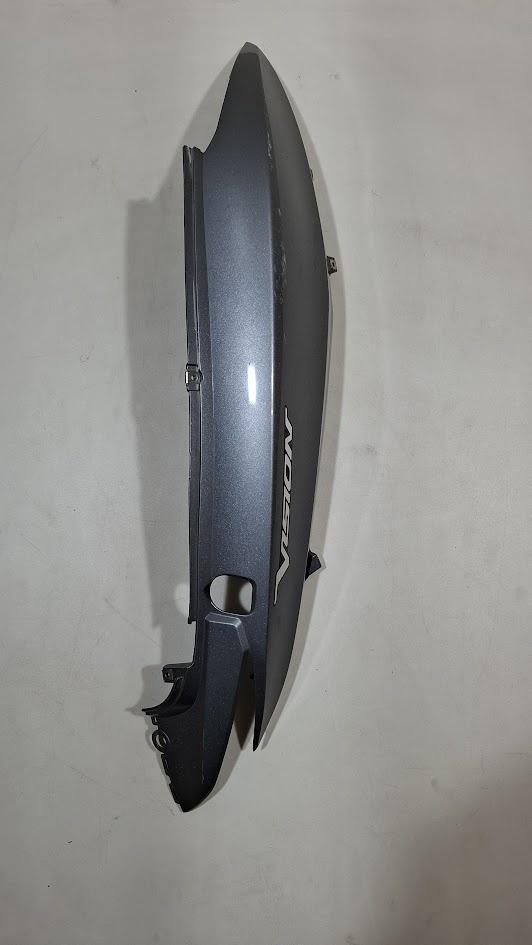 Zijkap Grijs rechts Honda Vision 4T, Fietsen en Brommers, Brommeronderdelen | Scooters, Kap, Overige merken, Ophalen of Verzenden
