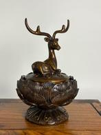 Hert rustant sur brûleur dencens lotus. - Bronze - Chine -, Antiek en Kunst