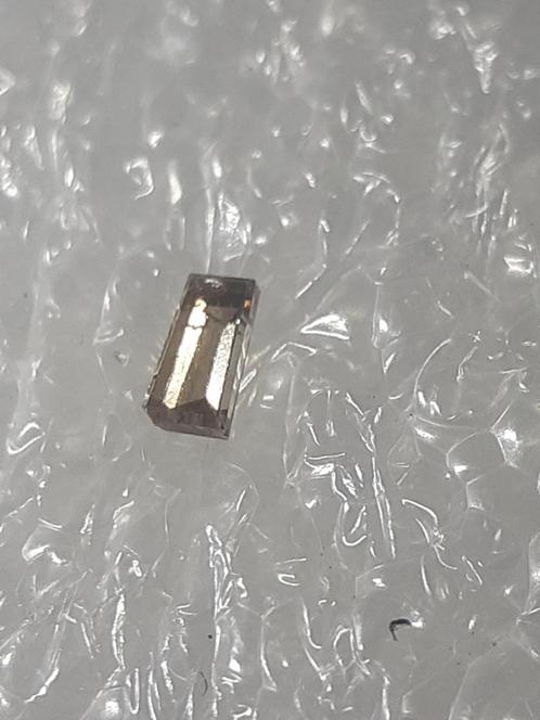 Natural diamond tapered baguette - 0.04ct - I1 - fancy deep, Handtassen en Accessoires, Edelstenen, Verzenden