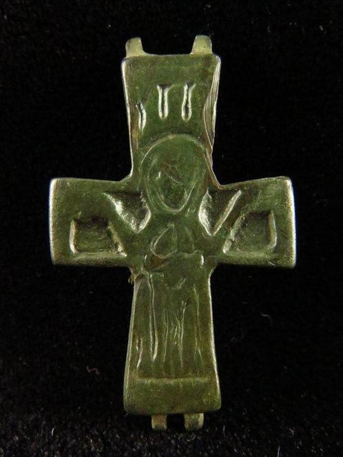 Byzantin Bronze Pendentif croix à décor de Christ crucifié -, Antiek en Kunst, Antiek | Overige Antiek