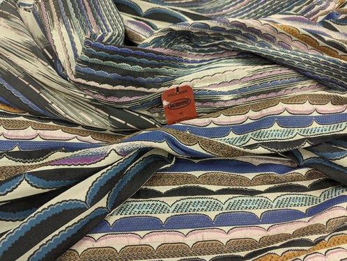 Spettacolare Missoni Home tessuto collezione Singapore, Antiek en Kunst, Antiek | Tapijten, Tafelkleden en Textiel