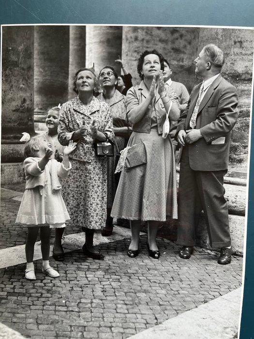 Kees Scherer - De Paus verschijnt voor het venster, Antiquités & Art, Art | Objets design