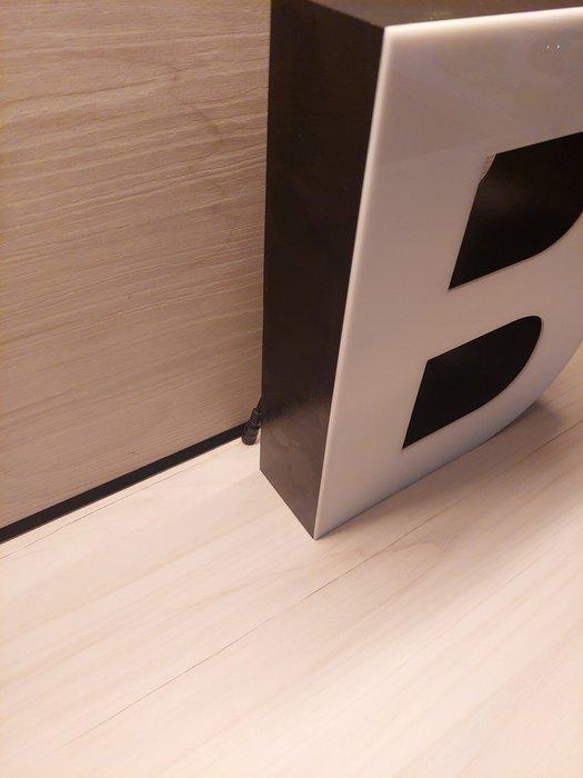 Lampe - Métal, Acryl - Lampe à lettres B, Antiek en Kunst, Kunst | Designobjecten