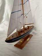 Objets maritimes - Maquette vintage du voilier Endeavour (le