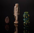 Oud Egypte amuletten van de goden Thoth, Bes en een scarabee