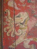 Paneel met een witte olifant en godheid. - Hout - India -