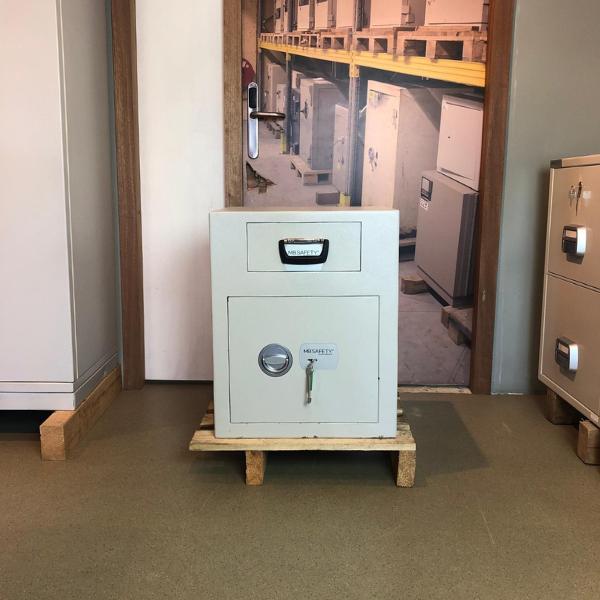 Gebruikte afstortkluis Orion Depo 30, Huis en Inrichting, Brandblussers en Brandkasten, Gebruikt, Verzenden