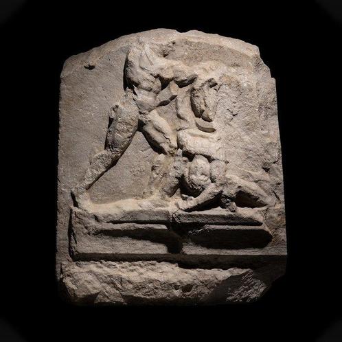 Oud-Grieks Marmer Metope van een tempel met de held Hercules, Verzamelen, Mineralen en Fossielen
