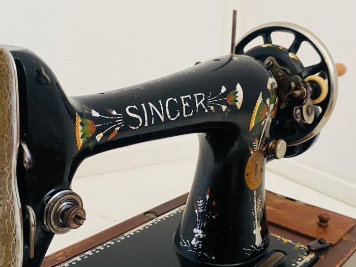 Singer 66K (1923) Naaimachine - Hout, IJzer, Werkende, Antiek en Kunst, Kunst | Designobjecten