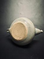 Pot - Stenen theepot Japans met aangebracht hagedismotief. -, Antiek en Kunst