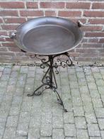 Vogelbad - Metaal - Metalen vogelbad op stand, Antiek en Kunst