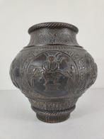 Ritual water pot decorated with deities - Brons - India -