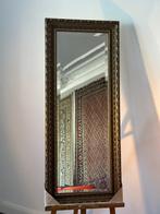 Antiker Wandspiegel mit kunstvollem Rahmen – Klassische, Antiek en Kunst