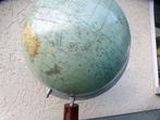 Celestial and terrestrial globes - Columbus Erdglobus Modell