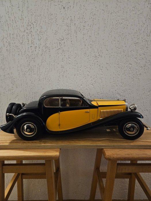 Pocher 1:8 - Model sportwagen - Bugatti, Hobby en Vrije tijd, Modelauto's | 1:5 tot 1:12