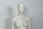 Mannequin - Weibliche Schaufensterpuppe mit Glasplatte -