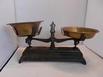 Weegschaal met twee sets gewichten (12) Vintage - België -