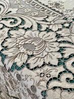 Oude complete tafelkleedset, tafelkleed + 12 servetten,