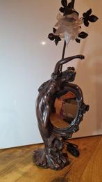 Lampe de table avec figurine - Verre, Cire - Après Auguste, Antiquités & Art