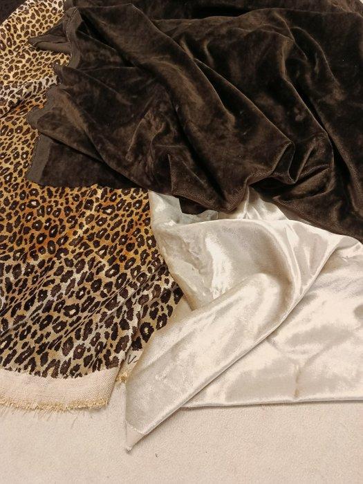 Lussuoso tris di velluti pregiati - Meubelstof (3) - 550 cm, Antiek en Kunst, Antiek | Tapijten, Tafelkleden en Textiel