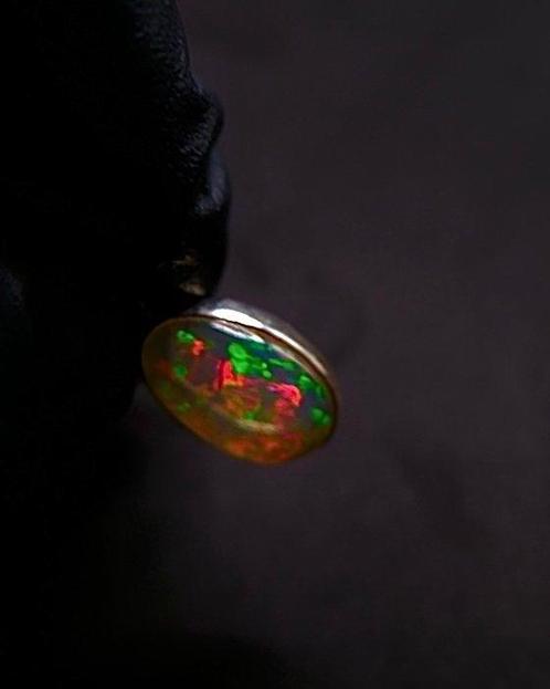ZONDER RESERVE - Exclusief - Opaalhanger - natuurlijke 10 ct, Verzamelen, Mineralen en Fossielen