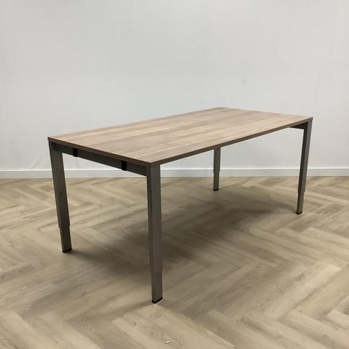 Tweedehands VEPA verstelbaar bureau 180x90cm,  havanna -, Huis en Inrichting, Bureaus, Bureau, Gebruikt, In hoogte verstelbaar